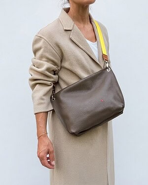 mae-l-clay-geel-cognac