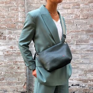 MAE-M-donkergroen-pistache