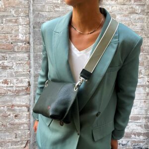 MAE-donkergroen-pistache