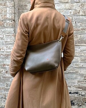mae-l-clay-grijs-cognac