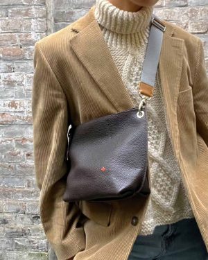 mae-m-donkerbruin-grijs-cognac