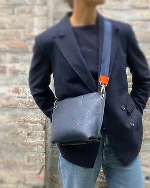 mae-m-donkerblauw-donkerblauw-oranje