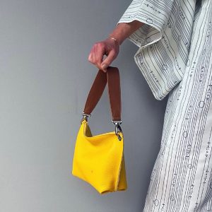 MAE-medium-geel-cognac2