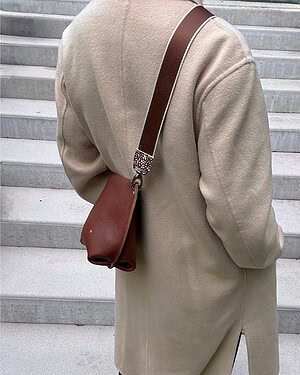 mae-m-hazel-deer-crossbody