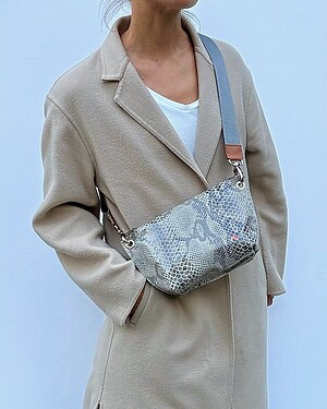 mae-s-beige-snake-grijs-cognac-details